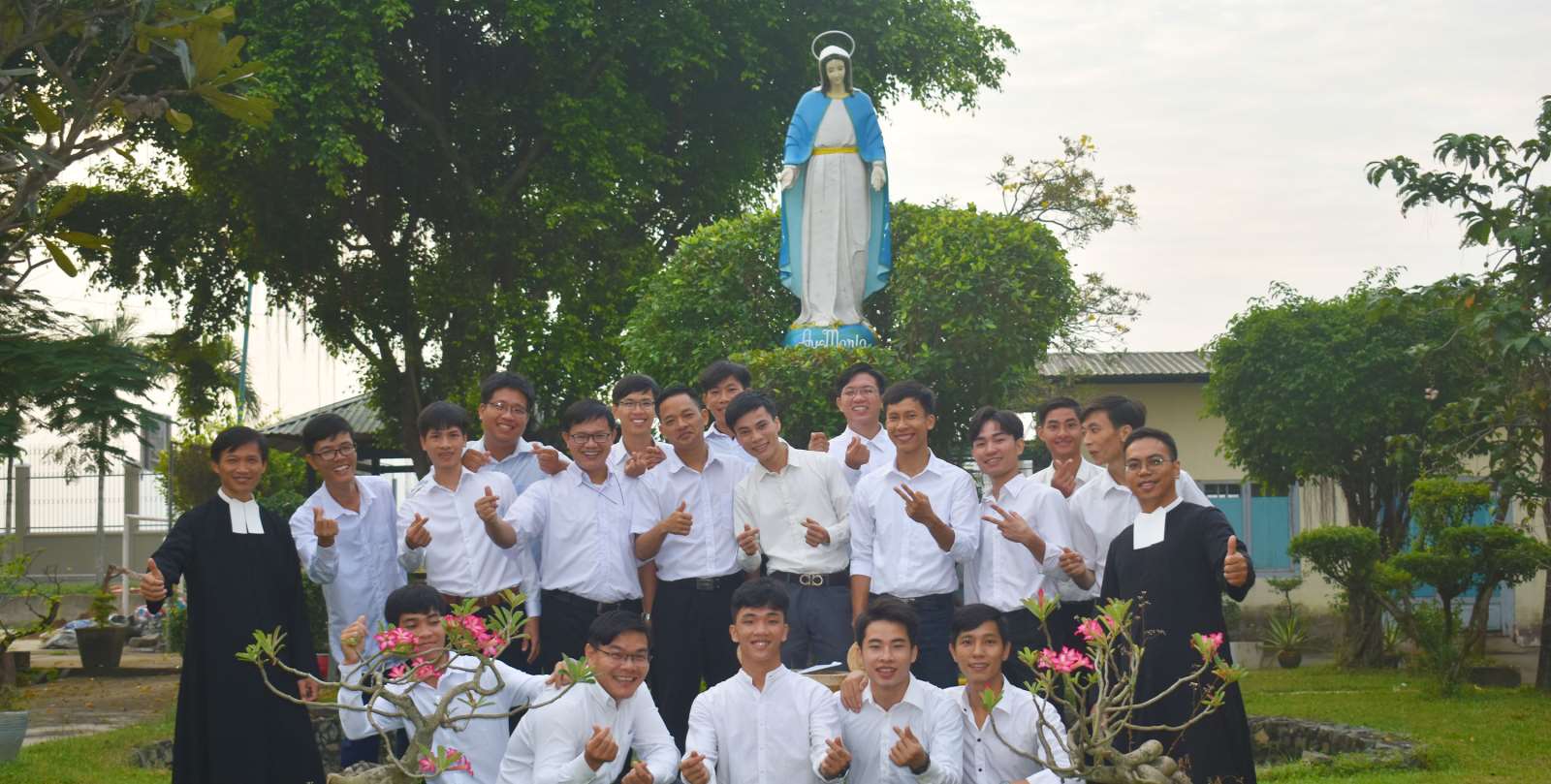 MỪNG LỄ ĐỨC MẸ DÂNG MÌNH TRONG ĐỀN THỜ
