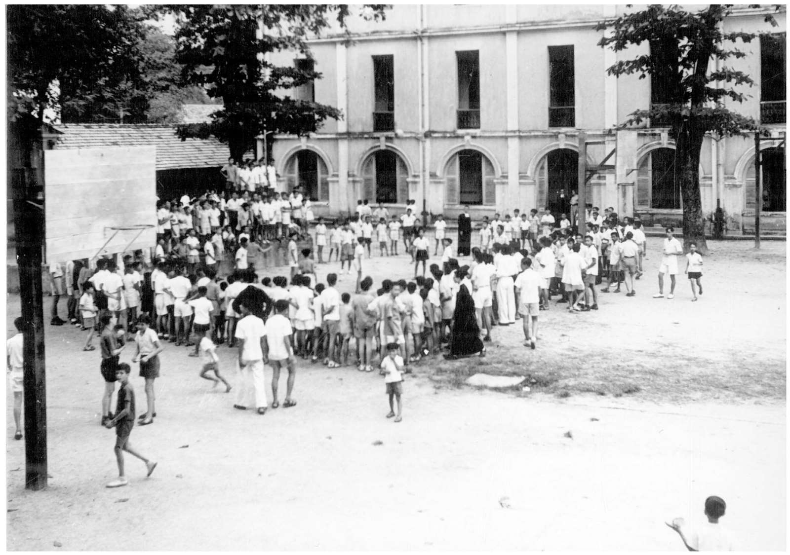 MỘT THOÁNG NHÌN LẠI TRƯỜNG LA SAN TABERD 150 NĂM - PHẦN 3