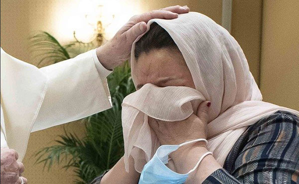 Đức Thánh Cha gặp ba gia đình Kitô hữu trốn thoát khỏi Taliban