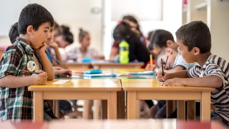 Trẻ em tị nạn Syria được giáo dục ở Lebanon trong một trường học Lassalian