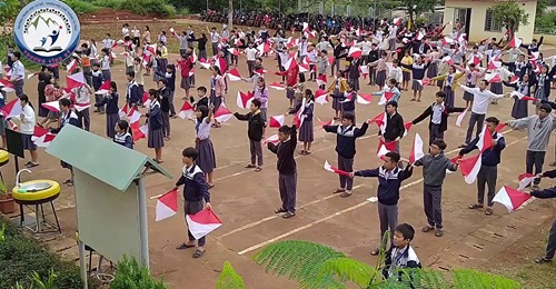 Đồng diễn Nam Quốc Sơn Hà tại trường THCS - THPT Trương Vĩnh Ký Dakmil